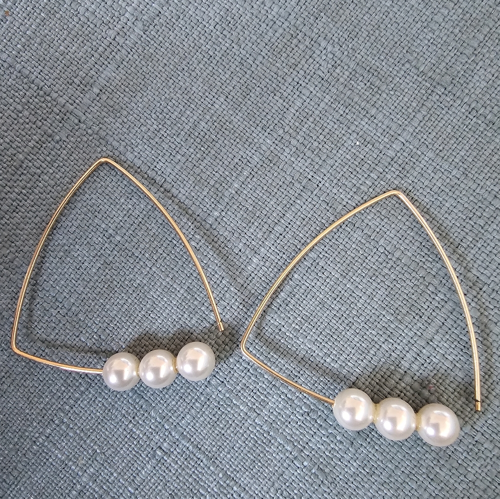 Handmade triangle earrings with pearls